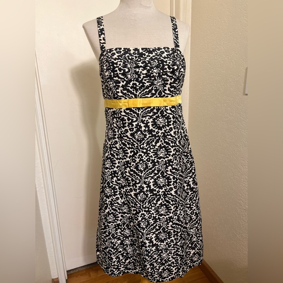 Lilly Pulitzer Dresses & Skirts - Lilly Pulitzer Black and White Floral Midi Dress with Yellow Waistband